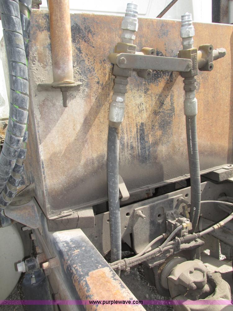 image for item H1143 2001 Mack CH613 semi truck