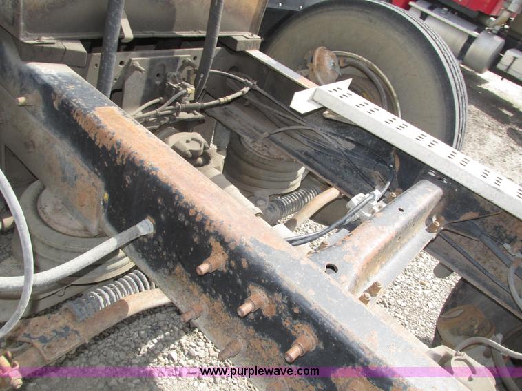 image for item H1143 2001 Mack CH613 semi truck