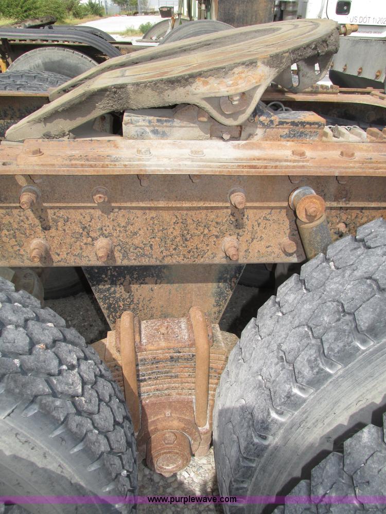 image for item H1143 2001 Mack CH613 semi truck