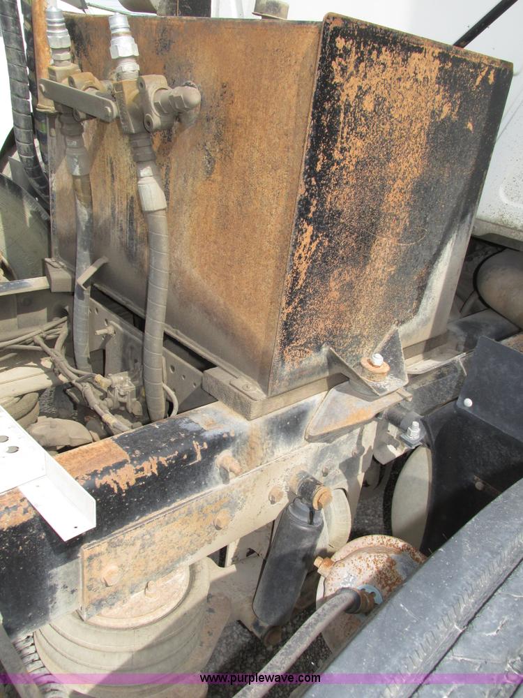 image for item H1143 2001 Mack CH613 semi truck