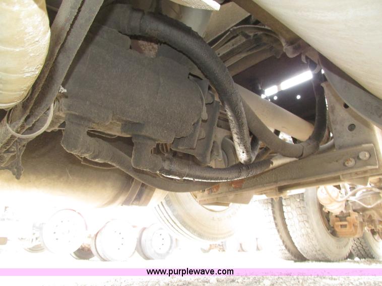 image for item H1143 2001 Mack CH613 semi truck