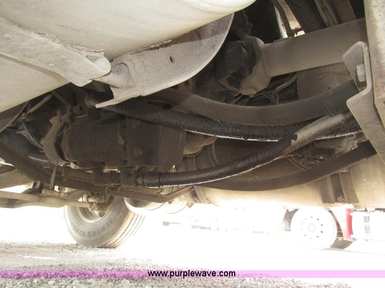 image for item H1143 2001 Mack CH613 semi truck