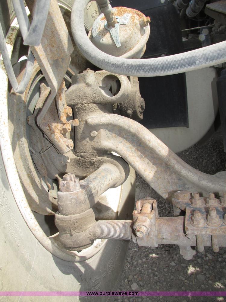 image for item H1143 2001 Mack CH613 semi truck