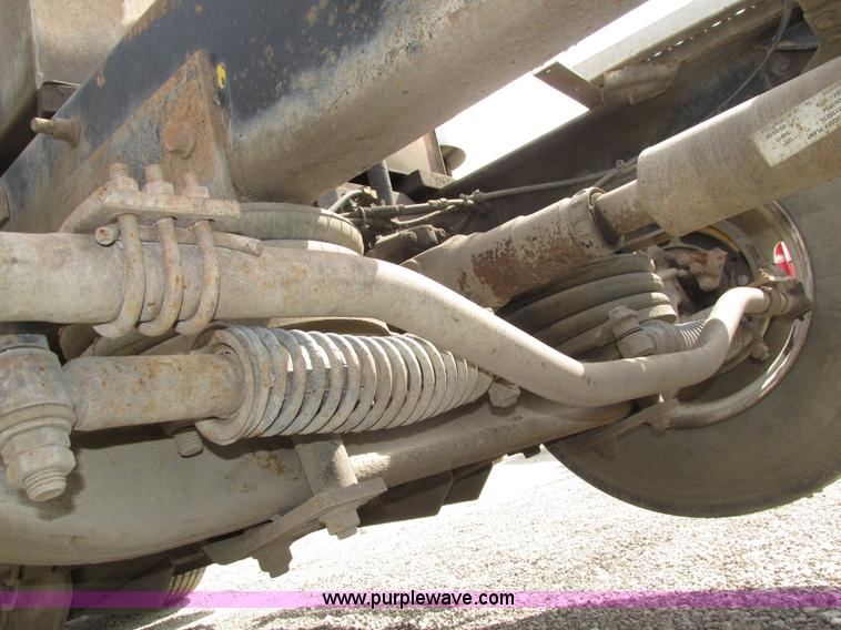 image for item H1143 2001 Mack CH613 semi truck