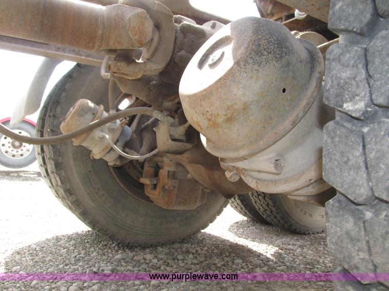 image for item H1143 2001 Mack CH613 semi truck