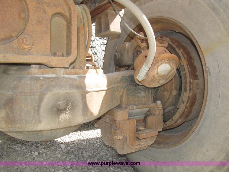 image for item H1143 2001 Mack CH613 semi truck