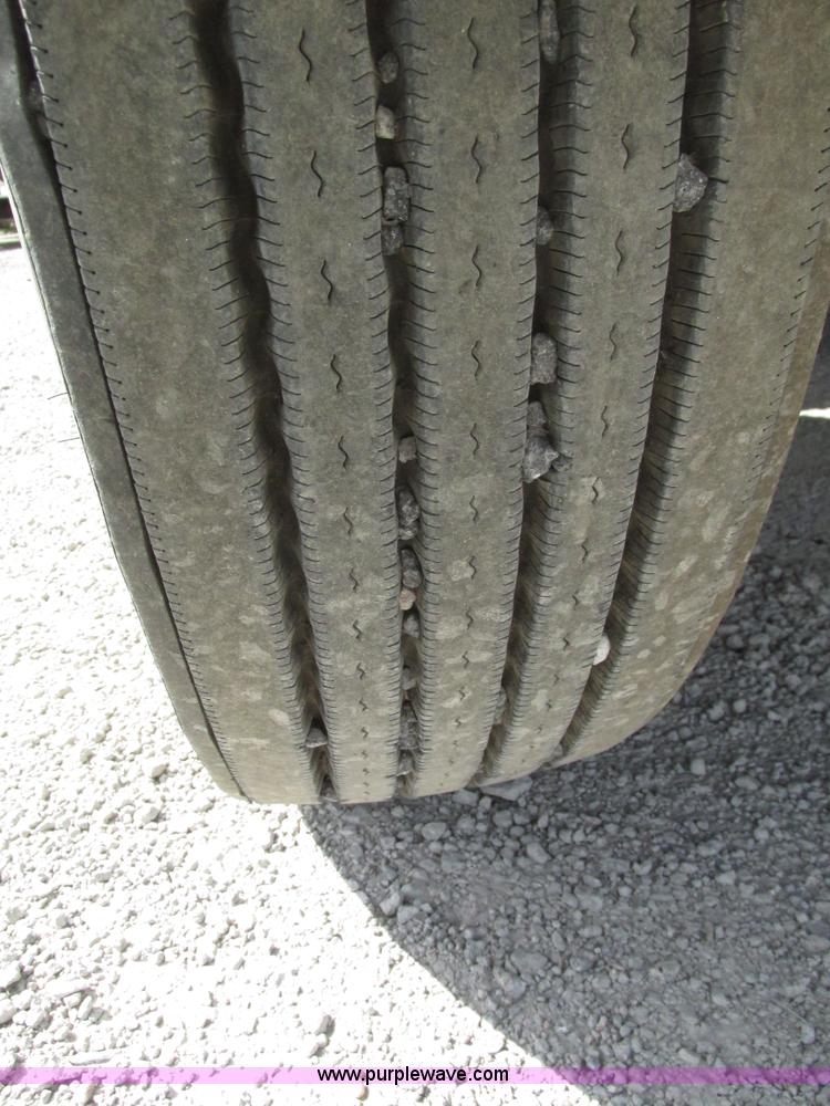 image for item H1143 2001 Mack CH613 semi truck