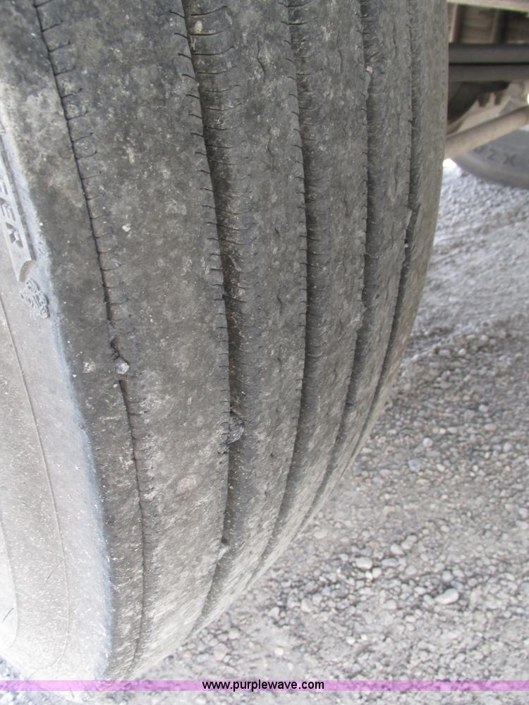 image for item H1143 2001 Mack CH613 semi truck