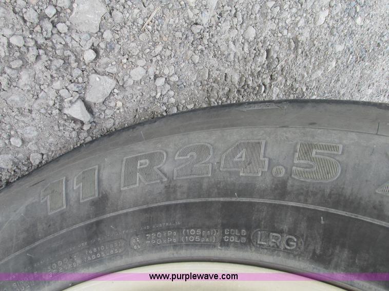 image for item H1143 2001 Mack CH613 semi truck