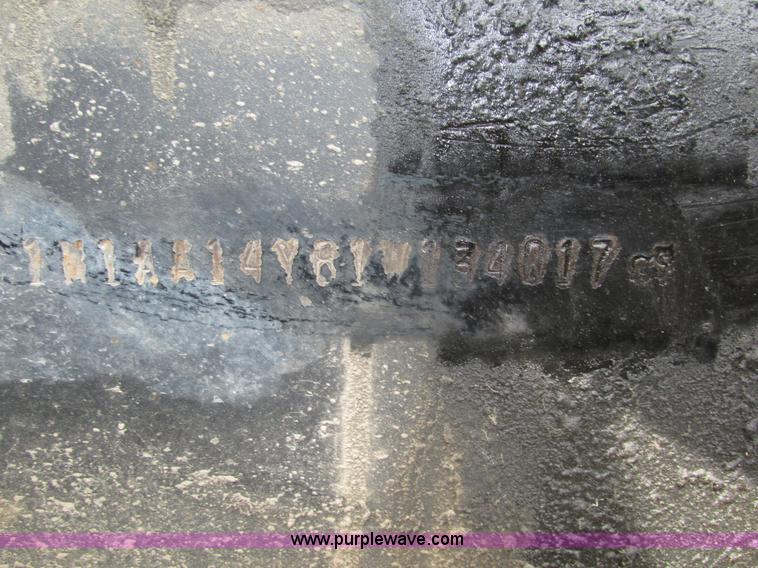 image for item H1143 2001 Mack CH613 semi truck