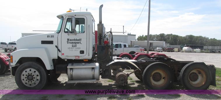 image for item H1144 2001 Mack CH613 semi truck