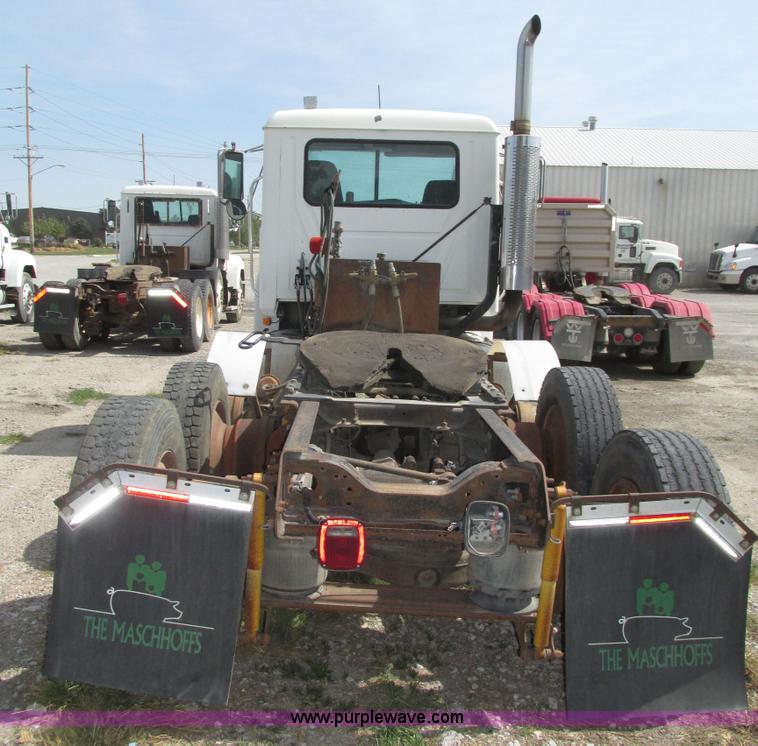 image for item H1144 2001 Mack CH613 semi truck