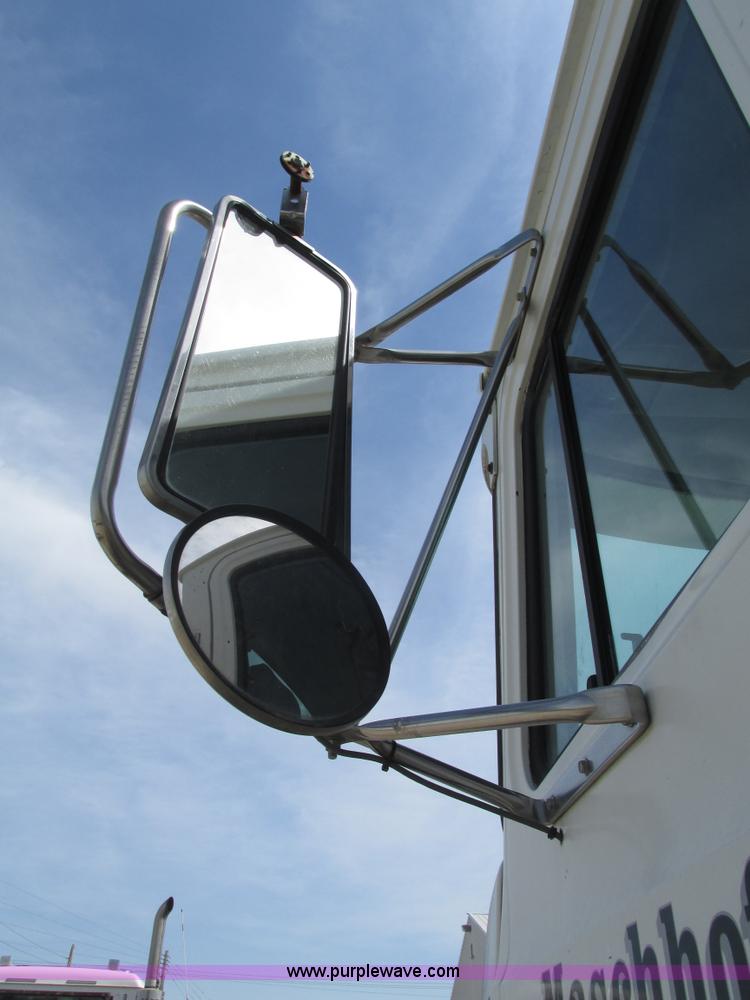 image for item H1144 2001 Mack CH613 semi truck