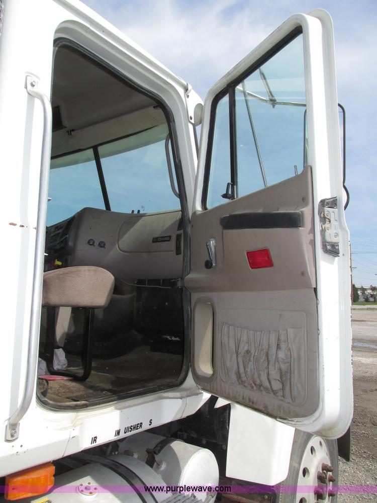 image for item H1144 2001 Mack CH613 semi truck