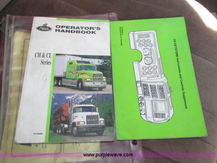 image for item H1144 2001 Mack CH613 semi truck