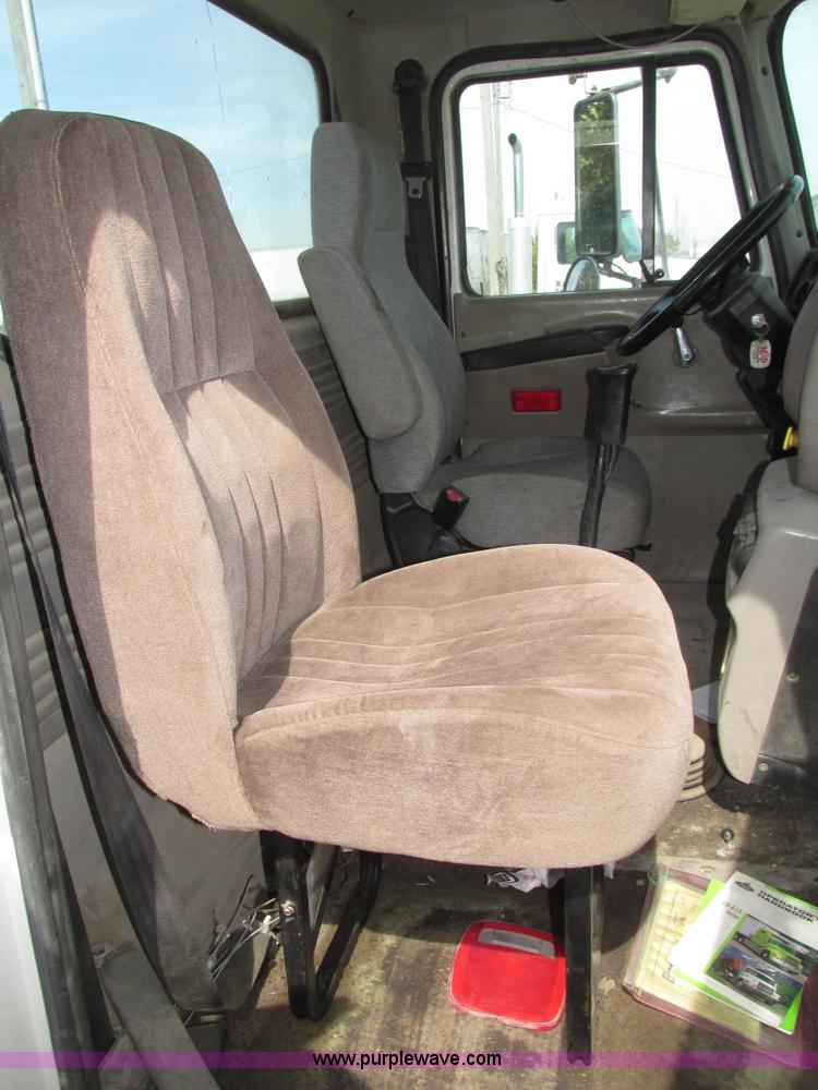 image for item H1144 2001 Mack CH613 semi truck