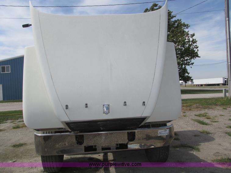 image for item H1144 2001 Mack CH613 semi truck