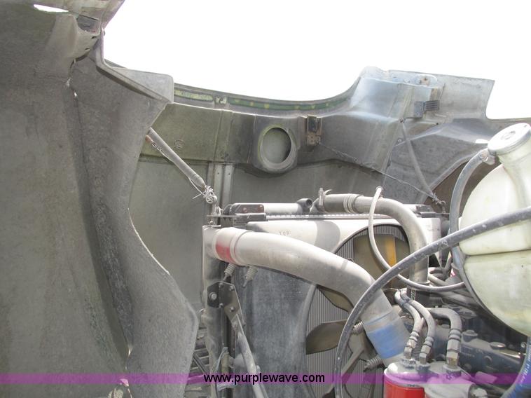 image for item H1144 2001 Mack CH613 semi truck