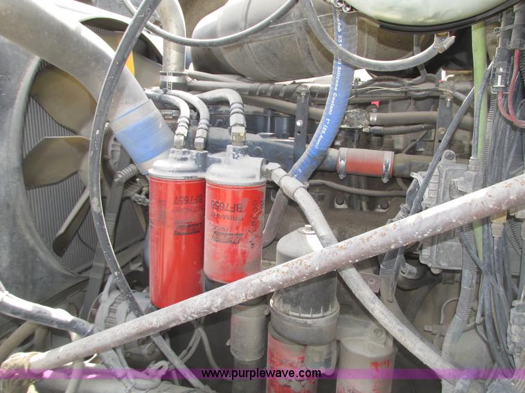 image for item H1144 2001 Mack CH613 semi truck