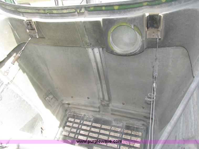 image for item H1144 2001 Mack CH613 semi truck