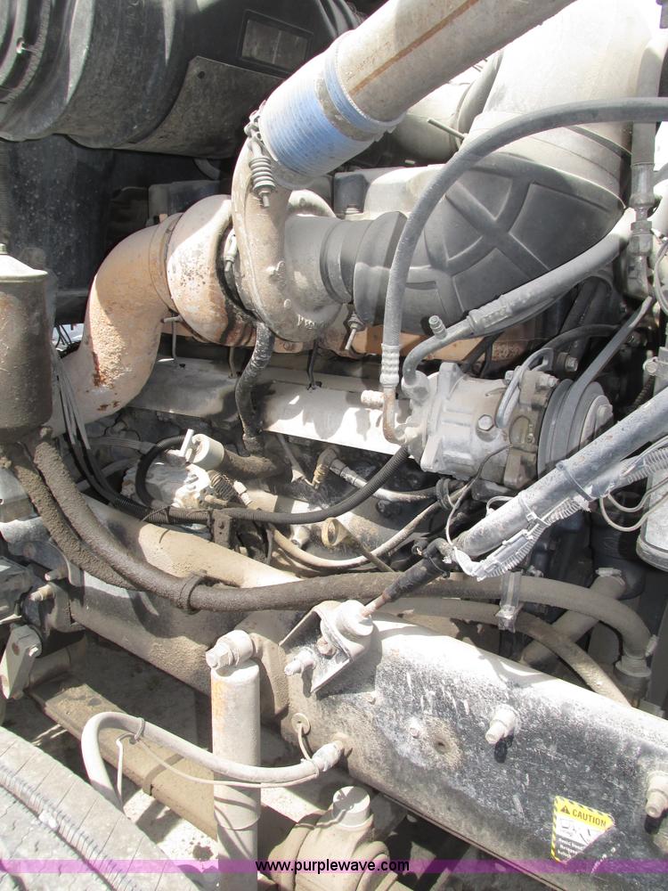 image for item H1144 2001 Mack CH613 semi truck