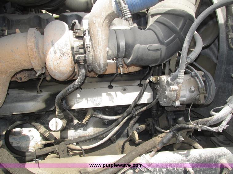 image for item H1144 2001 Mack CH613 semi truck