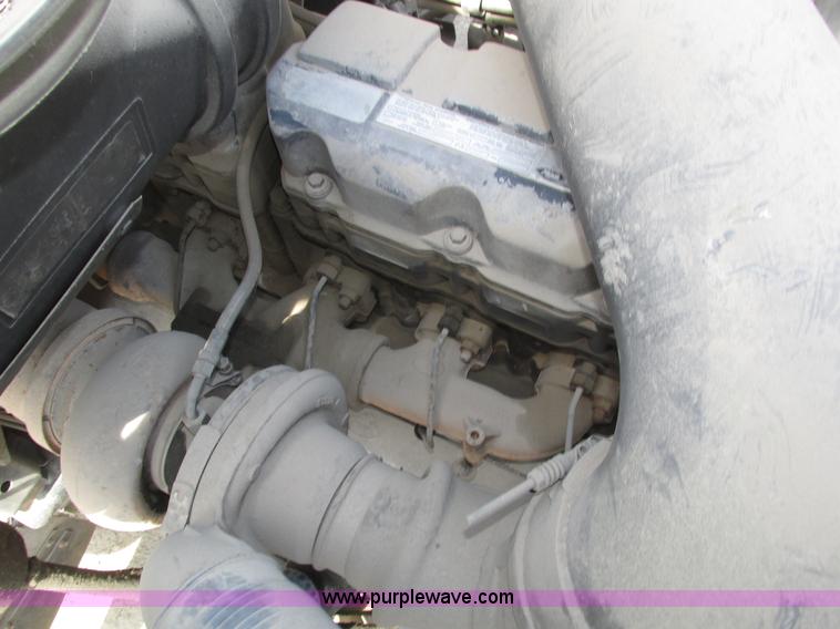 image for item H1144 2001 Mack CH613 semi truck