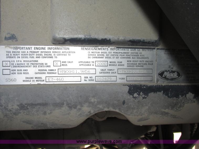 image for item H1144 2001 Mack CH613 semi truck