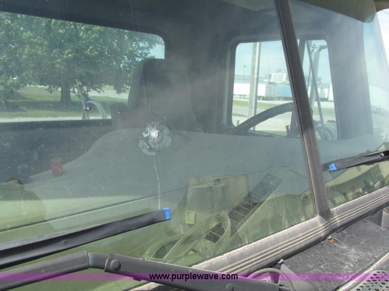 image for item H1144 2001 Mack CH613 semi truck