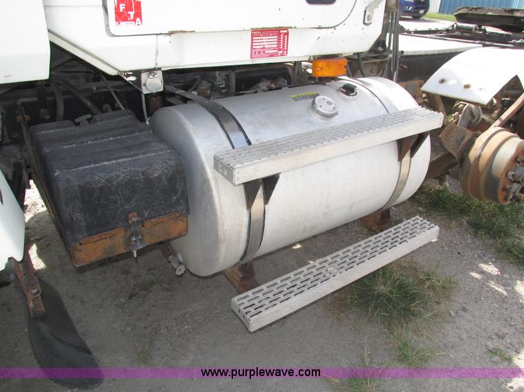 image for item H1144 2001 Mack CH613 semi truck