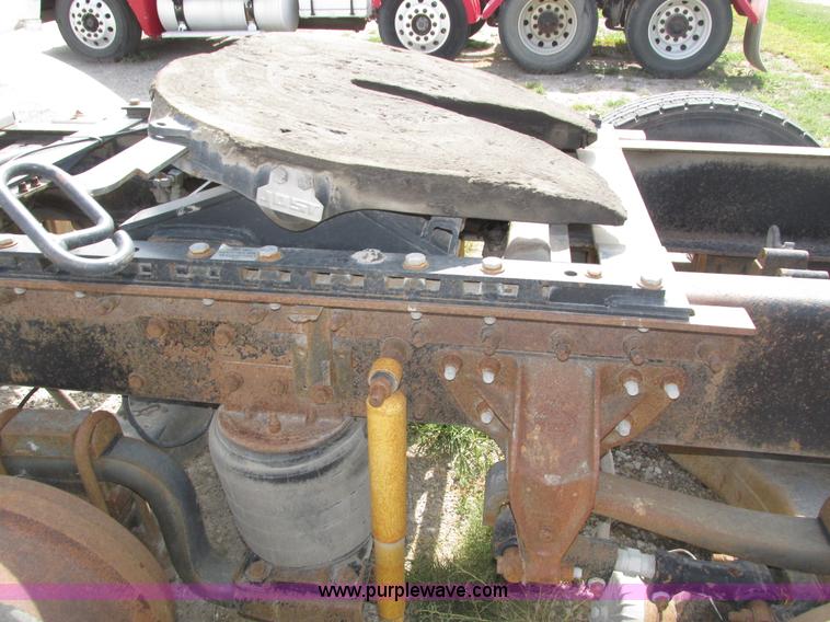 image for item H1144 2001 Mack CH613 semi truck