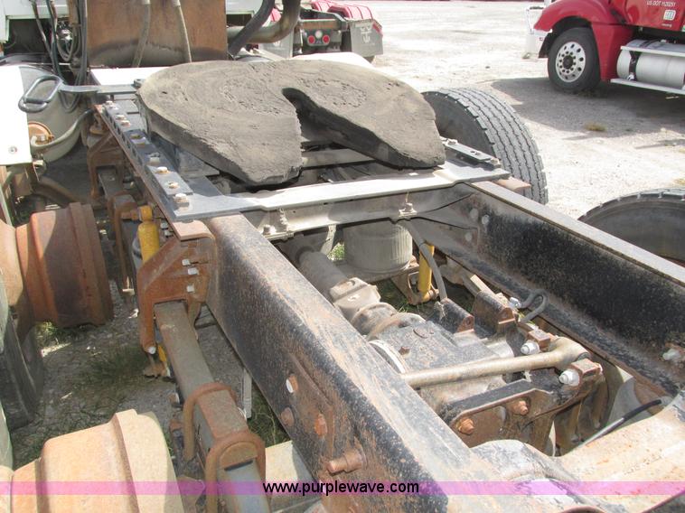 image for item H1144 2001 Mack CH613 semi truck