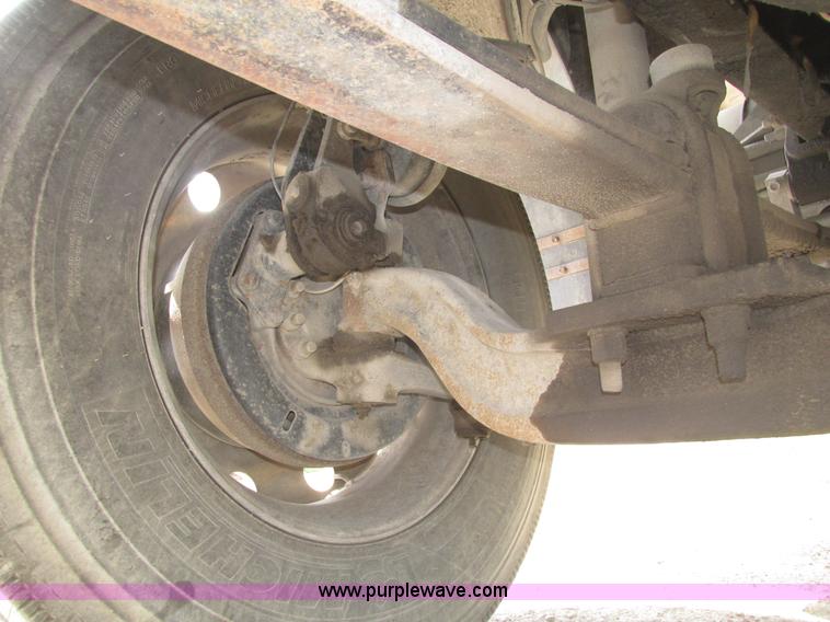 image for item H1144 2001 Mack CH613 semi truck