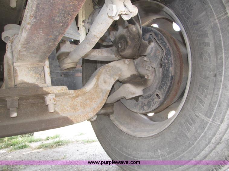 image for item H1144 2001 Mack CH613 semi truck