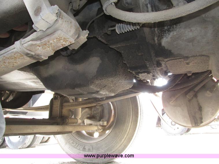 image for item H1144 2001 Mack CH613 semi truck