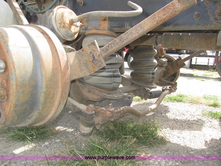 image for item H1144 2001 Mack CH613 semi truck