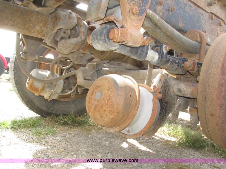 image for item H1144 2001 Mack CH613 semi truck