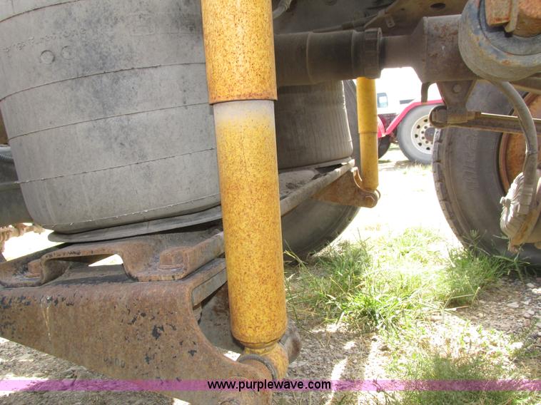 image for item H1144 2001 Mack CH613 semi truck