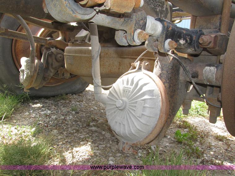 image for item H1144 2001 Mack CH613 semi truck