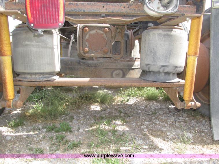 image for item H1144 2001 Mack CH613 semi truck