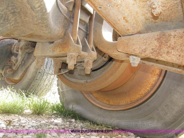 image for item H1144 2001 Mack CH613 semi truck