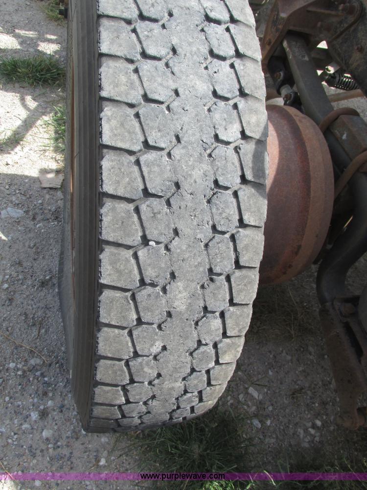 image for item H1144 2001 Mack CH613 semi truck