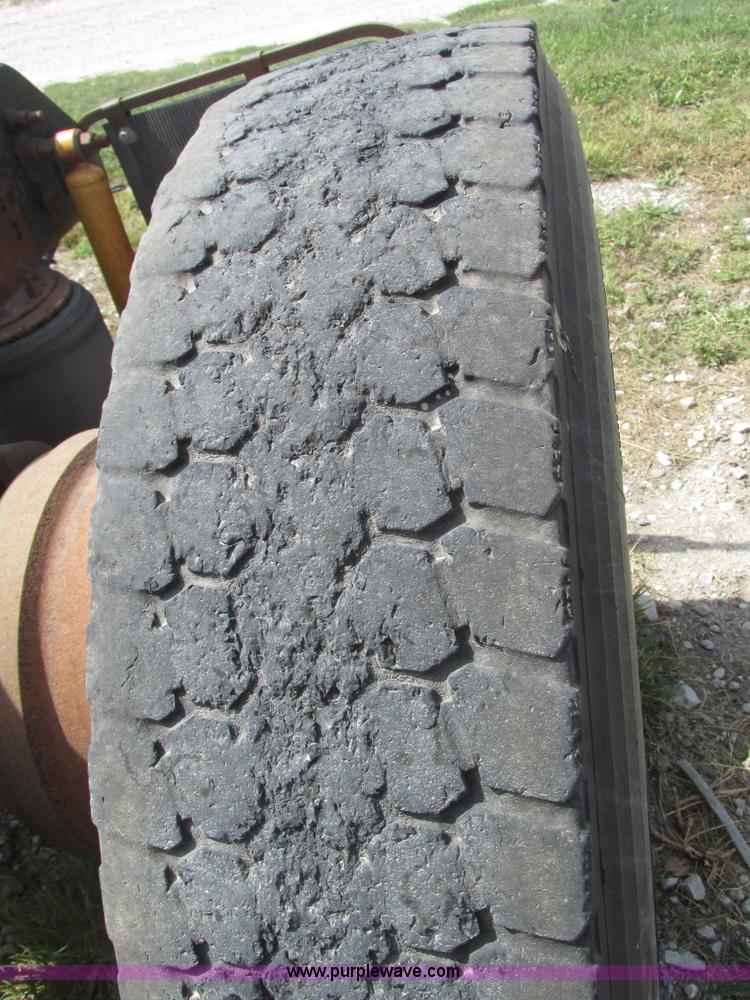 image for item H1144 2001 Mack CH613 semi truck