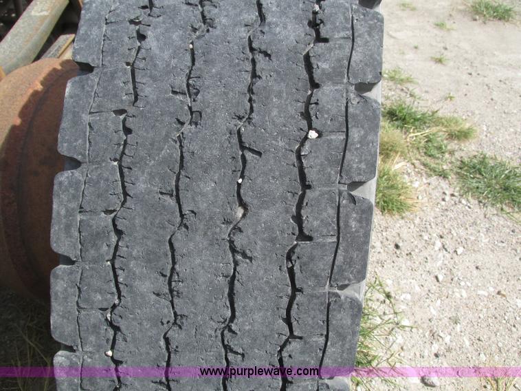 image for item H1144 2001 Mack CH613 semi truck