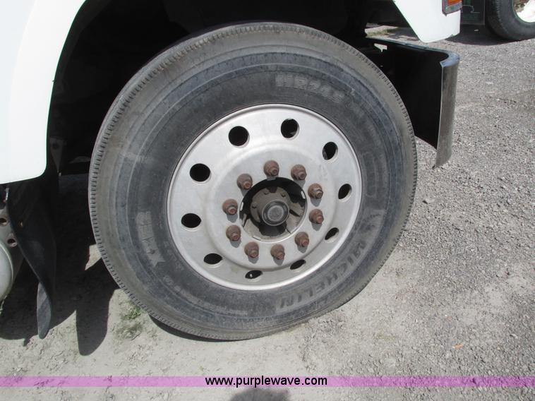 image for item H1144 2001 Mack CH613 semi truck