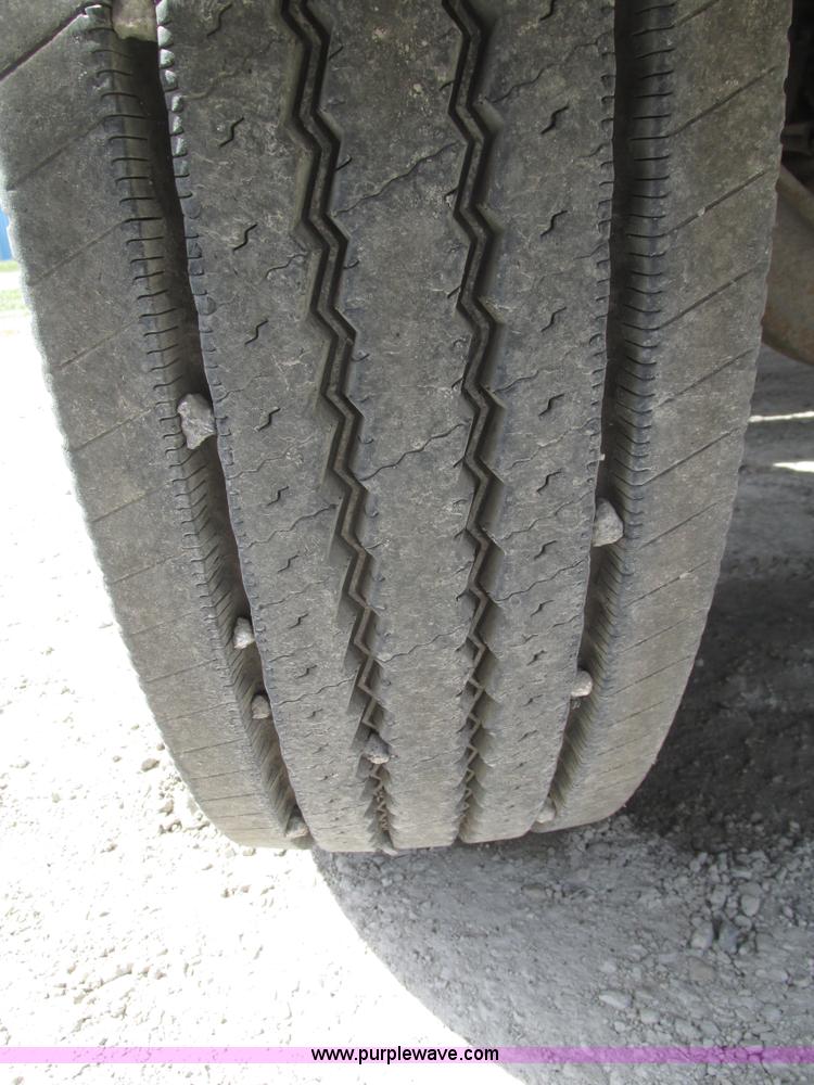 image for item H1144 2001 Mack CH613 semi truck