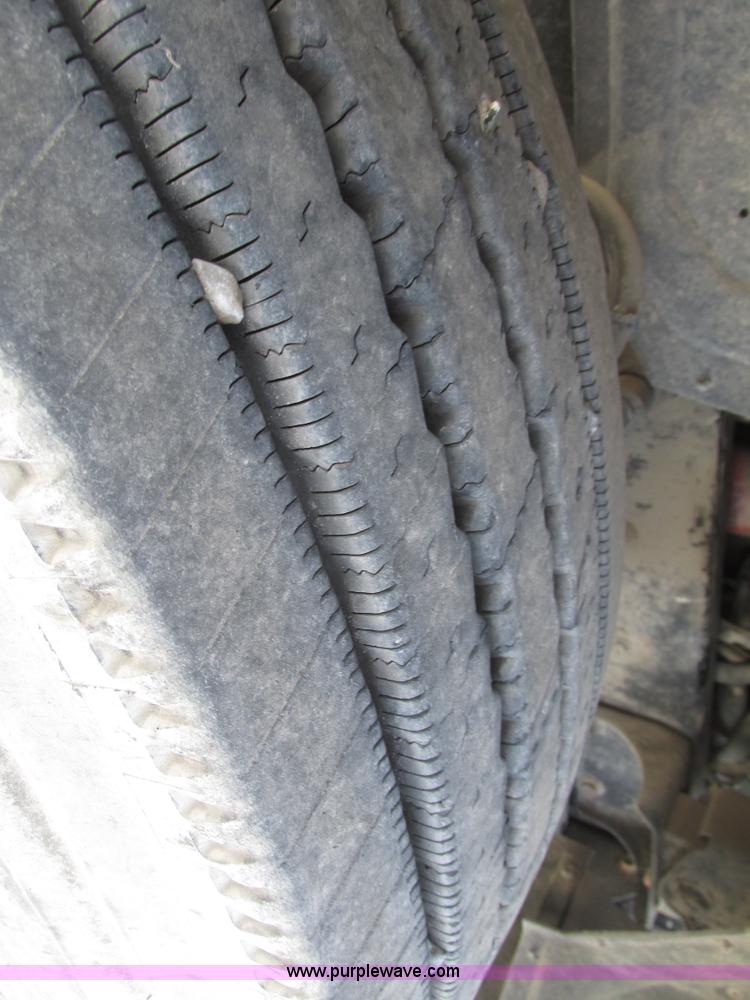 image for item H1144 2001 Mack CH613 semi truck