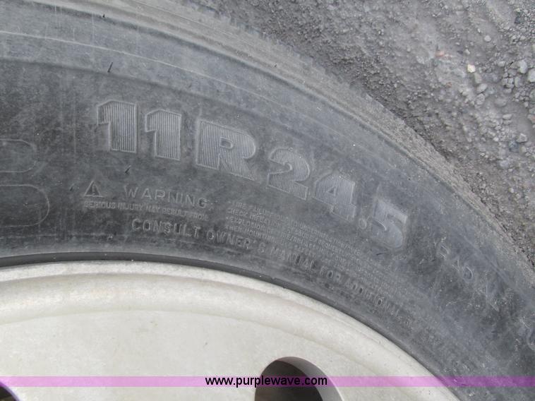 image for item H1144 2001 Mack CH613 semi truck