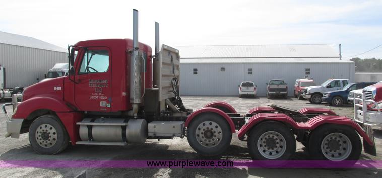 image for item H1145 2006 Freightliner Columbia semi truck