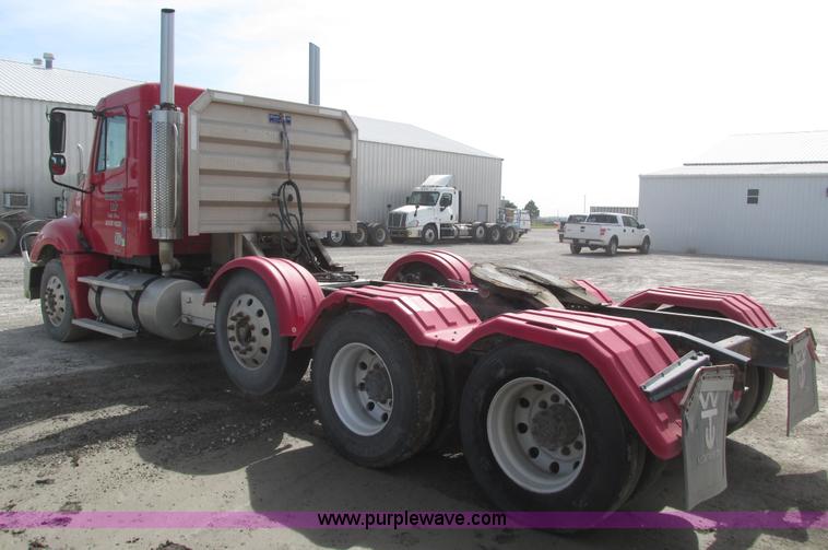 image for item H1145 2006 Freightliner Columbia semi truck